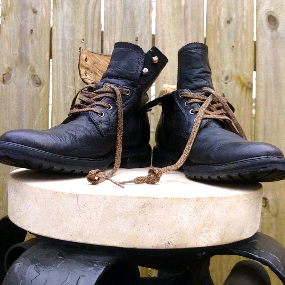 UGG Black Leather Lace-Up Men's Boots